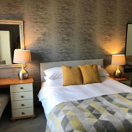 Rooms @ Number Six Окем Екстериор снимка