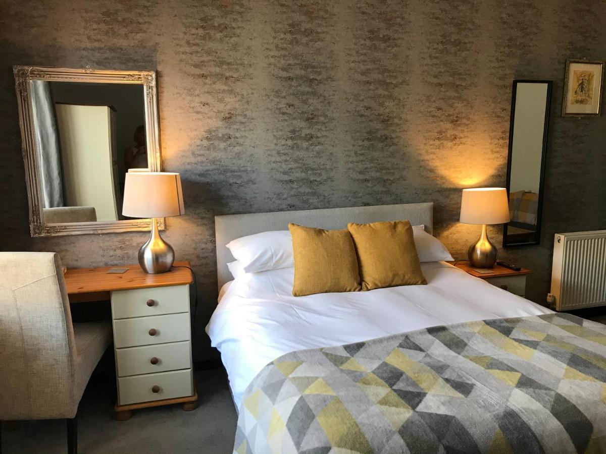 Rooms @ Number Six Окем Екстериор снимка