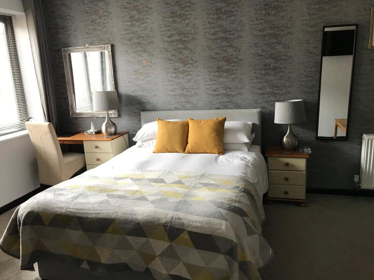 Rooms @ Number Six Окем Екстериор снимка
