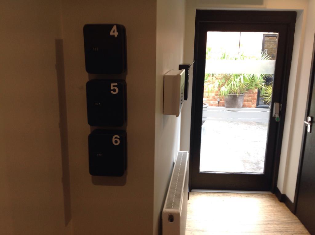 Rooms @ Number Six Окем Екстериор снимка