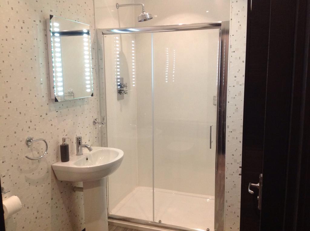 Rooms @ Number Six Окем Екстериор снимка