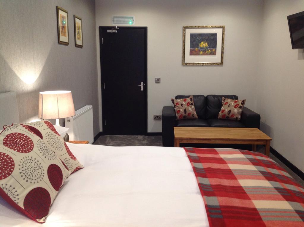 Rooms @ Number Six Окем Екстериор снимка