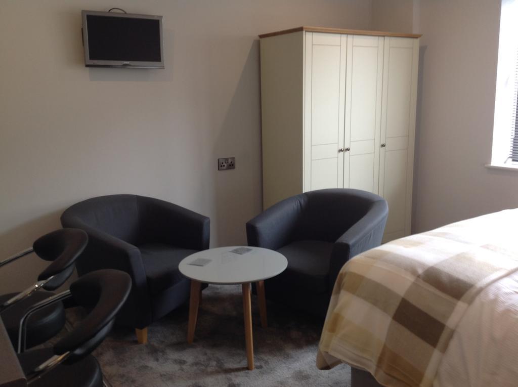 Rooms @ Number Six Окем Екстериор снимка