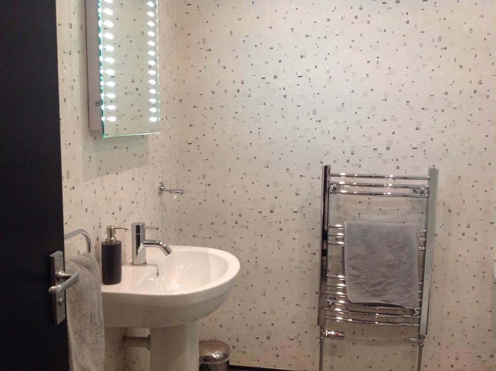 Rooms @ Number Six Окем Екстериор снимка